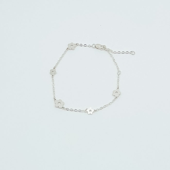 daisy charm bracelet, sterling silver, michigan made, essbe, rochester, summer jewelry, handmade, small business, stackable bracelet, chain bracelet, flower bracelet