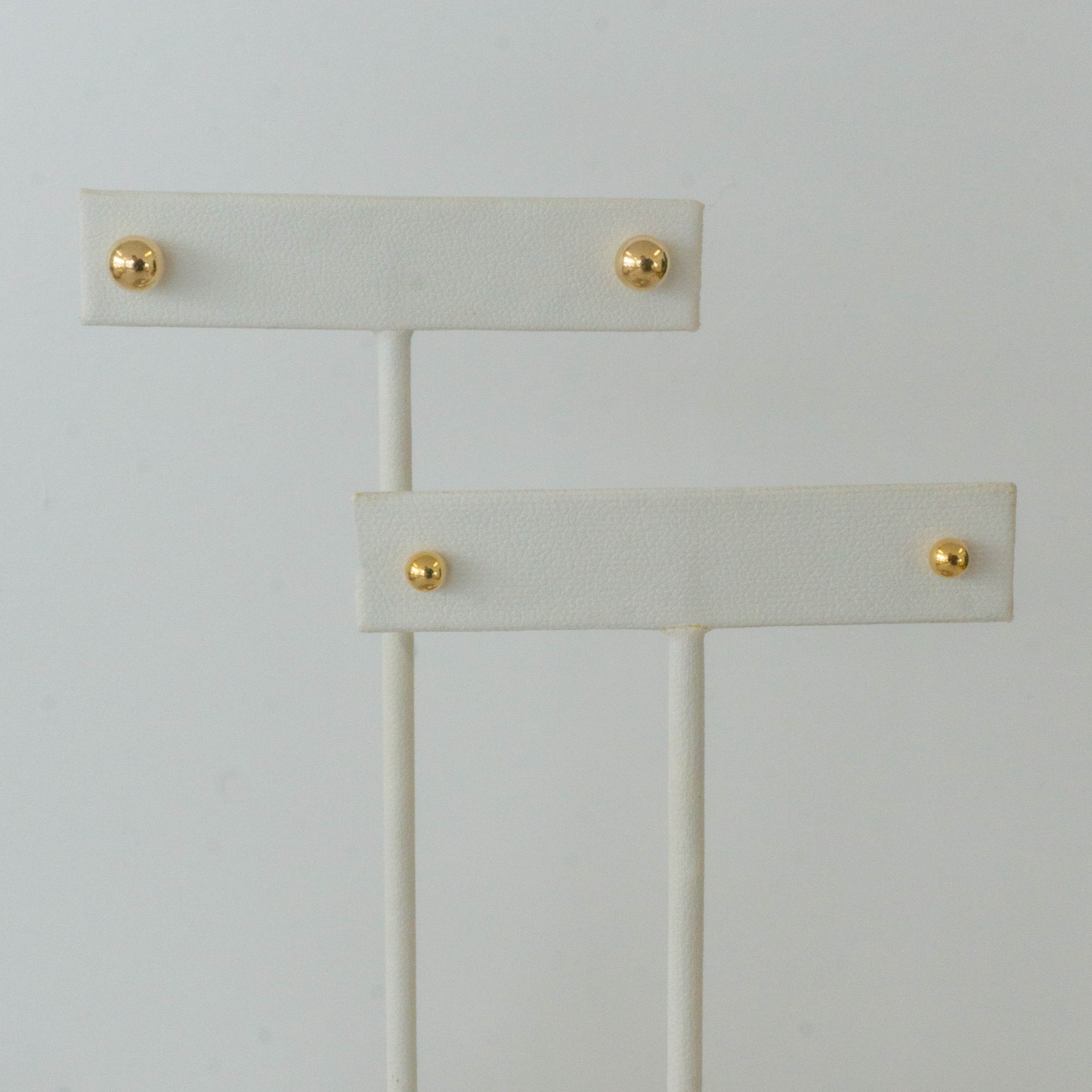 Gold filled earring, stud balls, classic earrings, essbe, jewelry, everyday jewelry, jewelry for the office