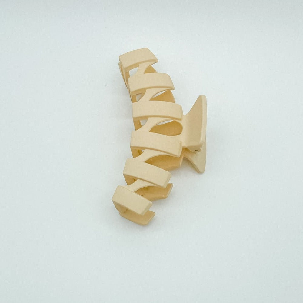 large claw clip, beige, zig zag design, essbe, small business, hair clip, durable, claw clip